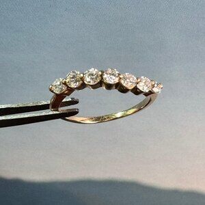 14K YELLOW GOLD LADIES RING WITH 7 DIAMONDS